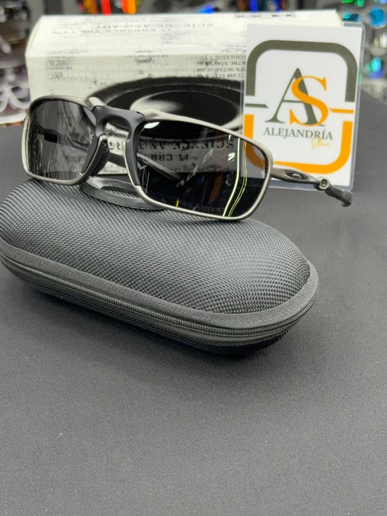 Modelo Oakley badman #1