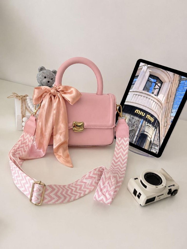 Bolso rosa con pañoleta💗✨️