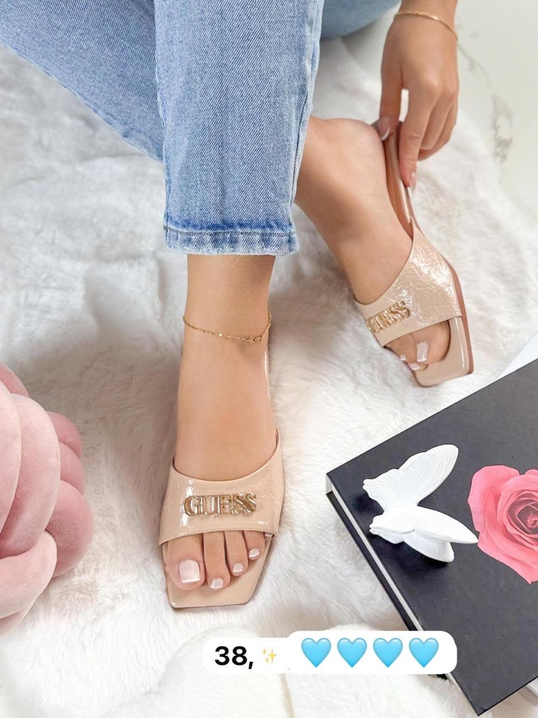 GUESS NUDE