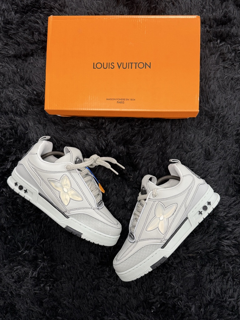 Louis Vuitton Grises