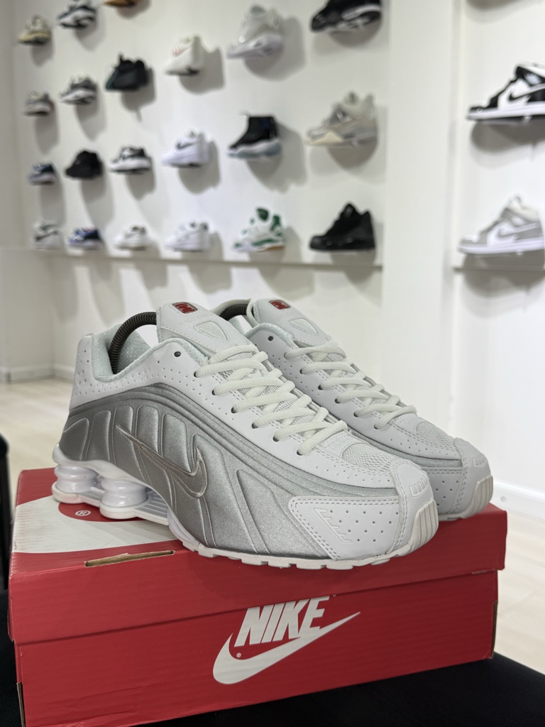 Shox R4 White