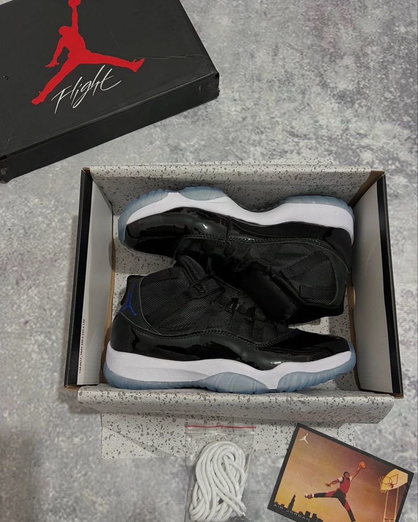 Jordan 11 Space Jam