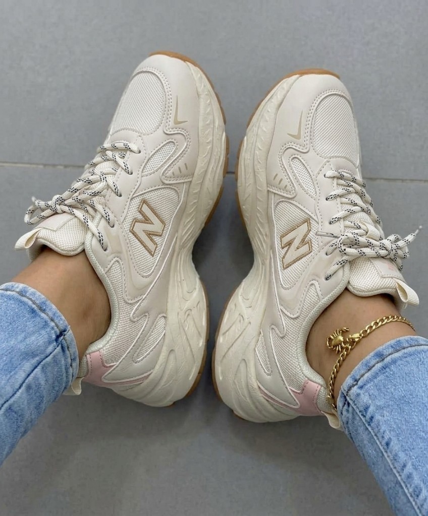 Tenis New Balance beige rosado