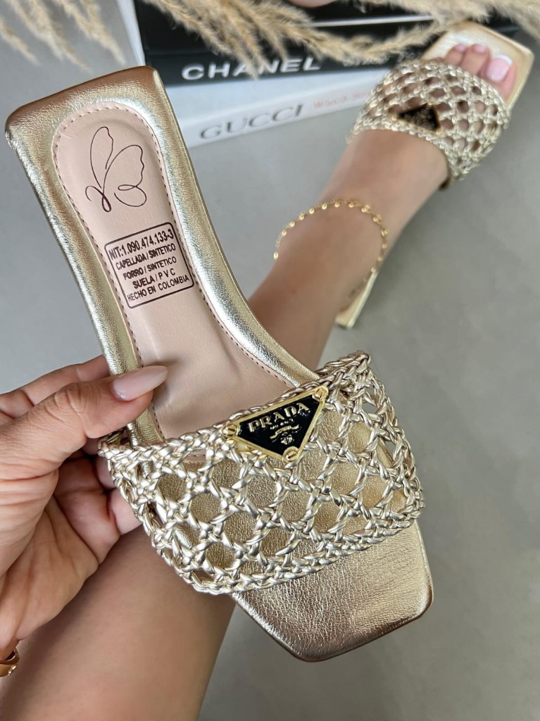 Prada malla doradas