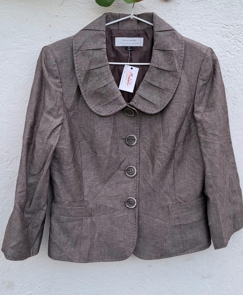 Tahari blazer marrón 8