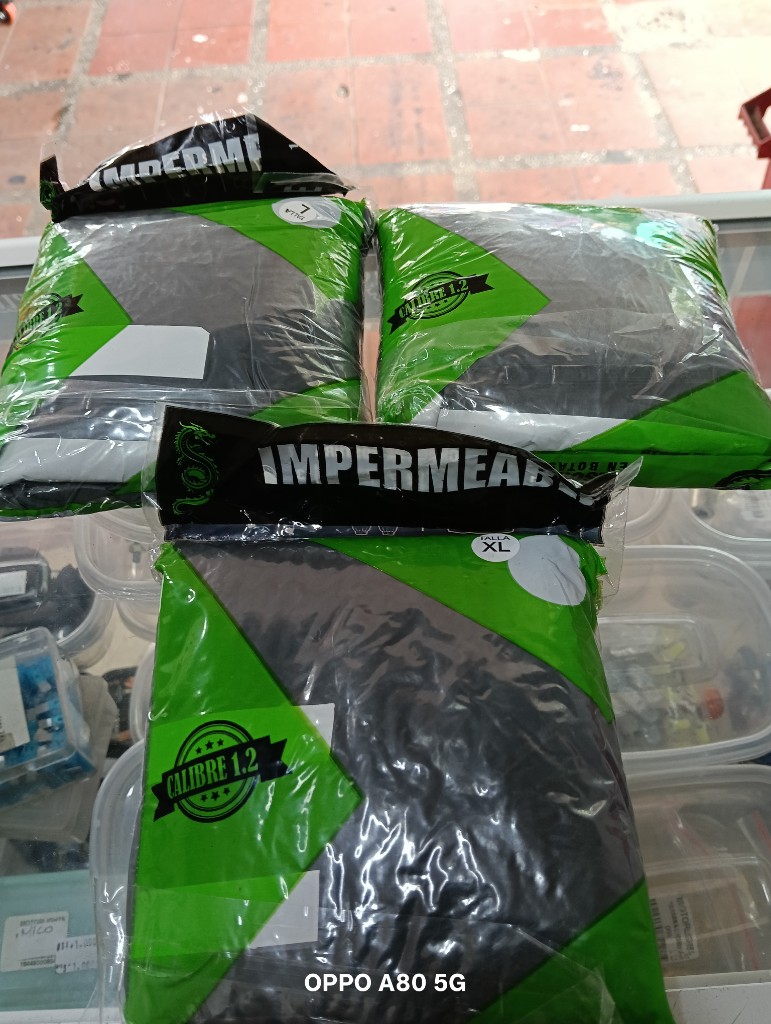 00029 IMPERMEABLE SENCILLO BOLSA
