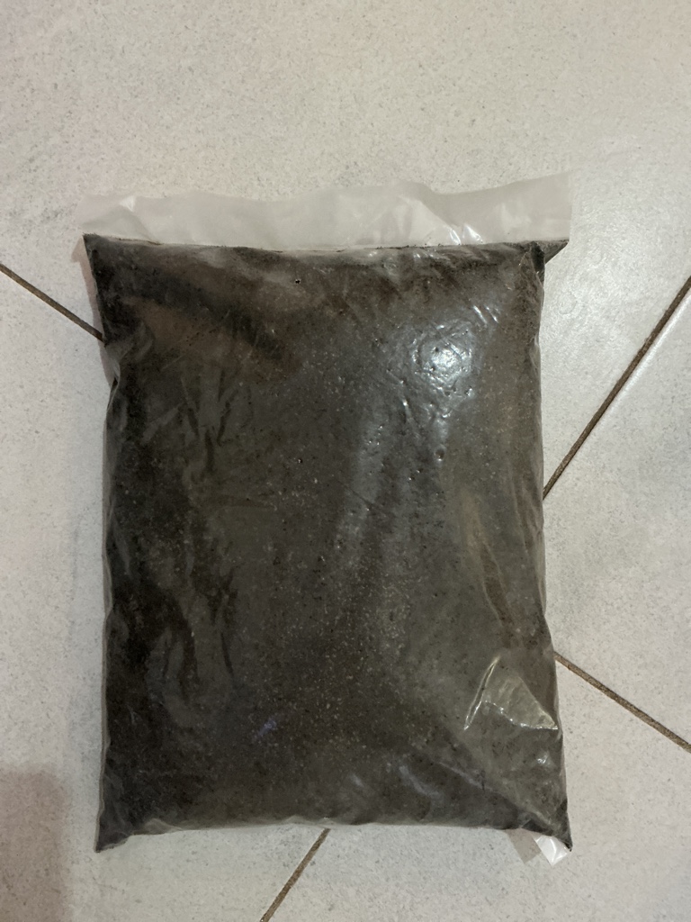 Sustrato negro en bolsa