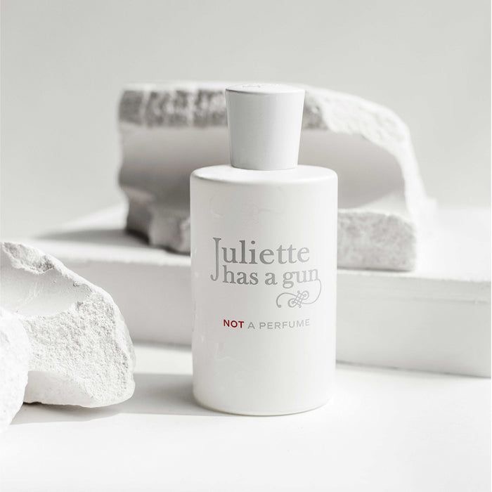 Not a perfume - Juliette has a gun