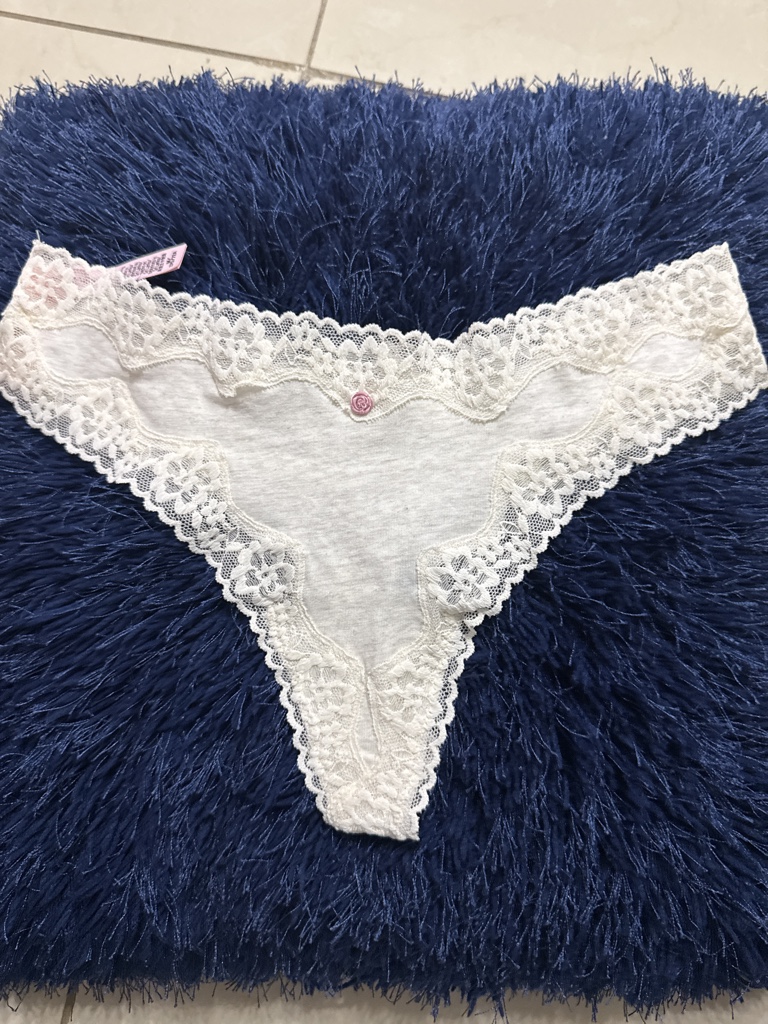 Panty blanca de encaje talla M