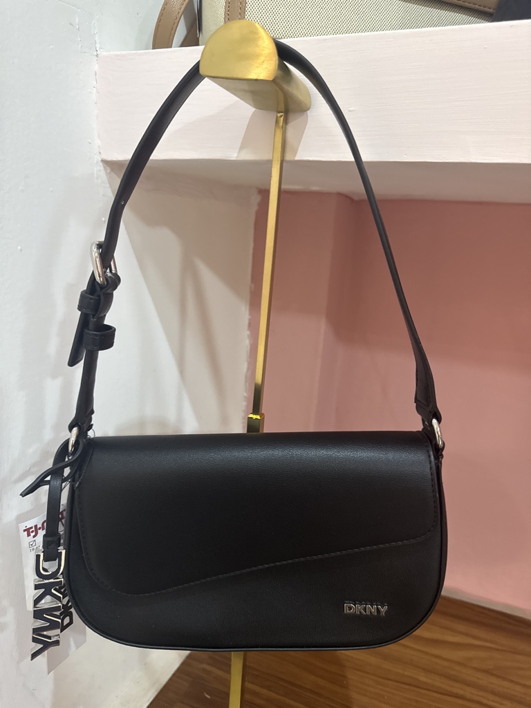 DKNY bolsa negra chica
