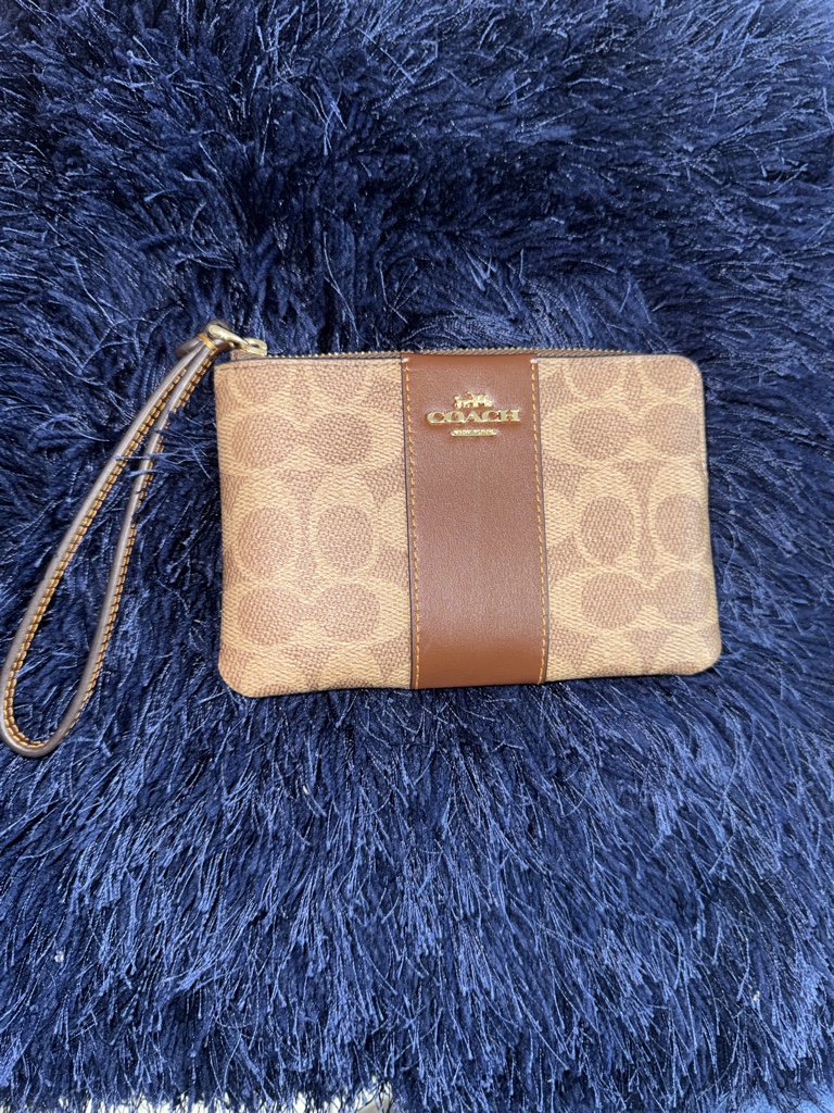 Coach cartera cafe muñequera