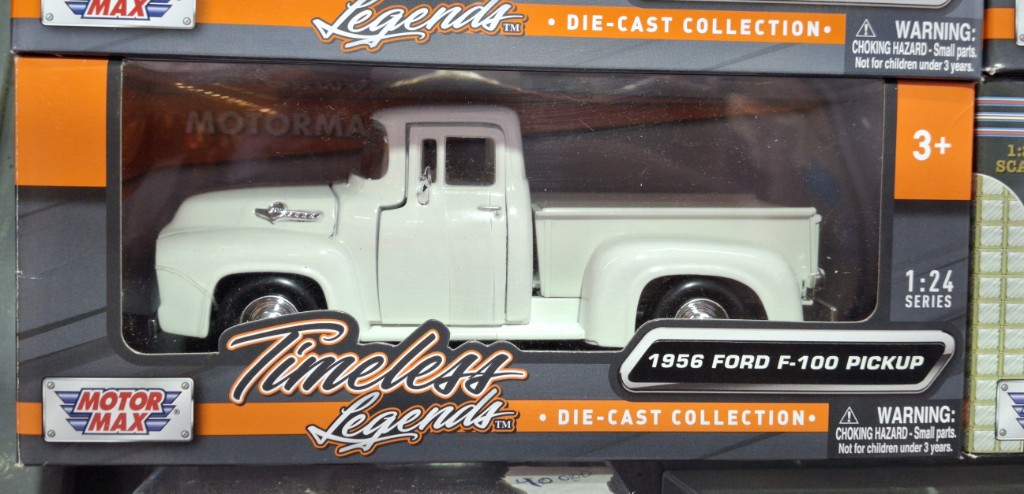 Motormax 1:24 Scale 1956 Ford F-100 Pickup Cream Diecast