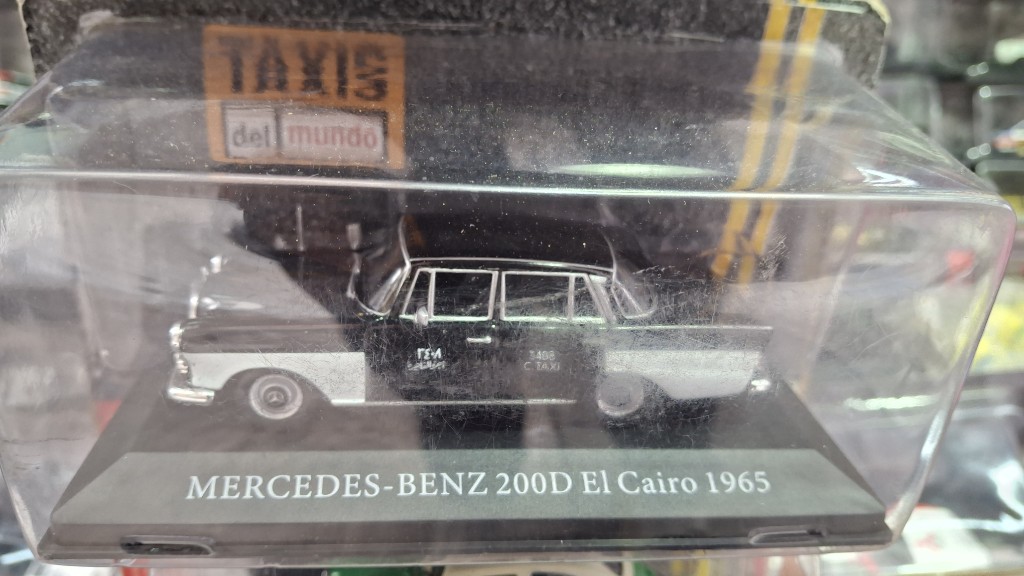 Taxi Mercedes Benz 200D El Cairo. 1/43