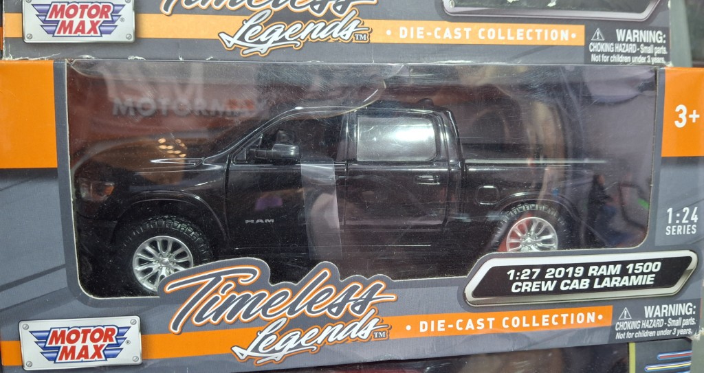 Dodge Ram 1500 Crew Cab Laramie 2019 1:27 Motormax