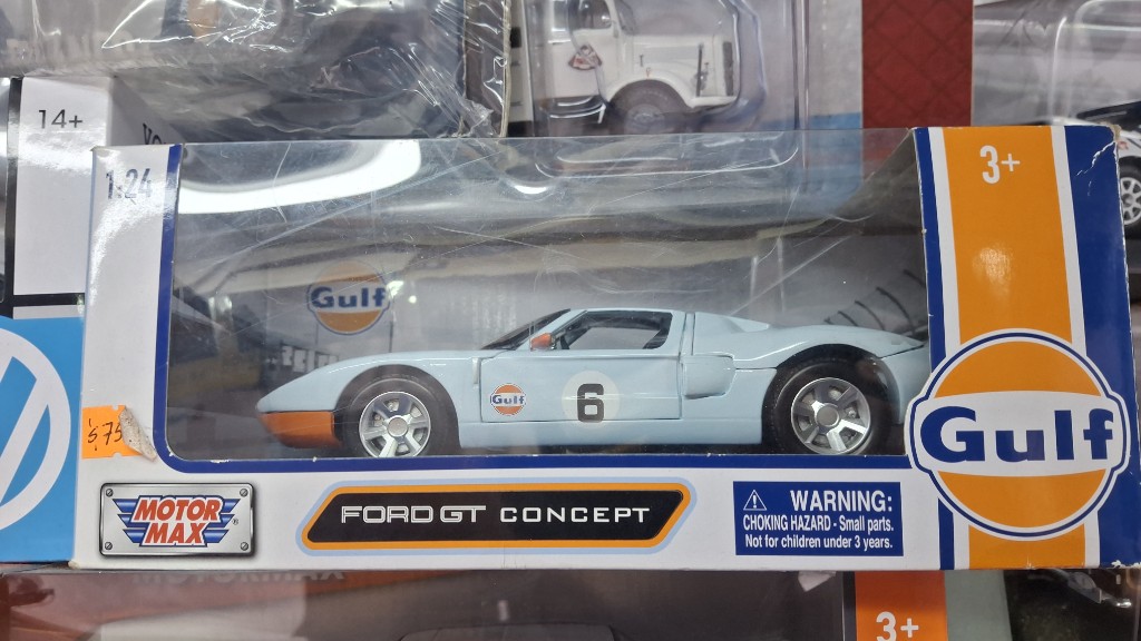 MotorMax Gulf 1/24