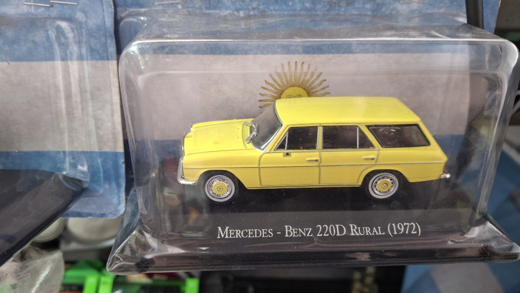 Mercedes Benz 220D Rural (1972) Autos Inolvidables 1/43