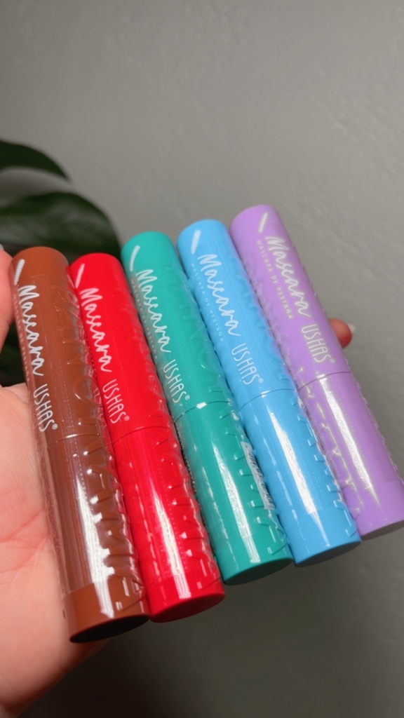 Máscara de pestañas de colores Ushas