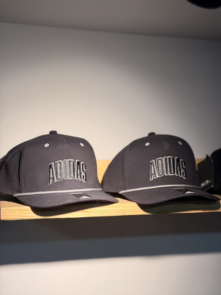 Adidas gorra negra