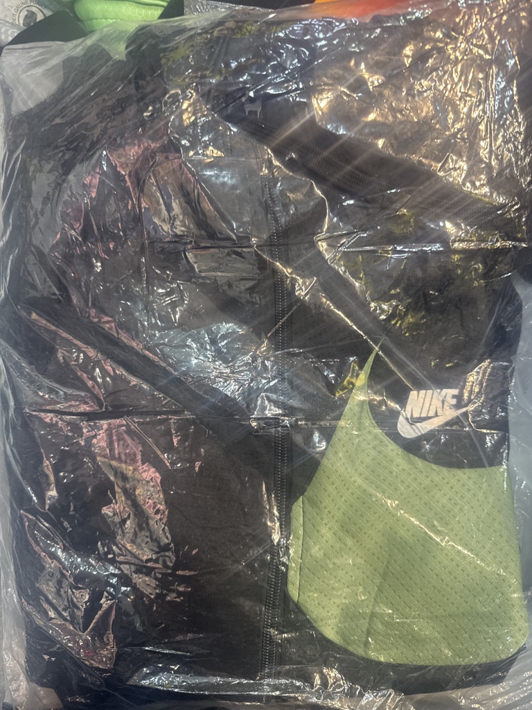 Sudadera Nike importada negra con verde