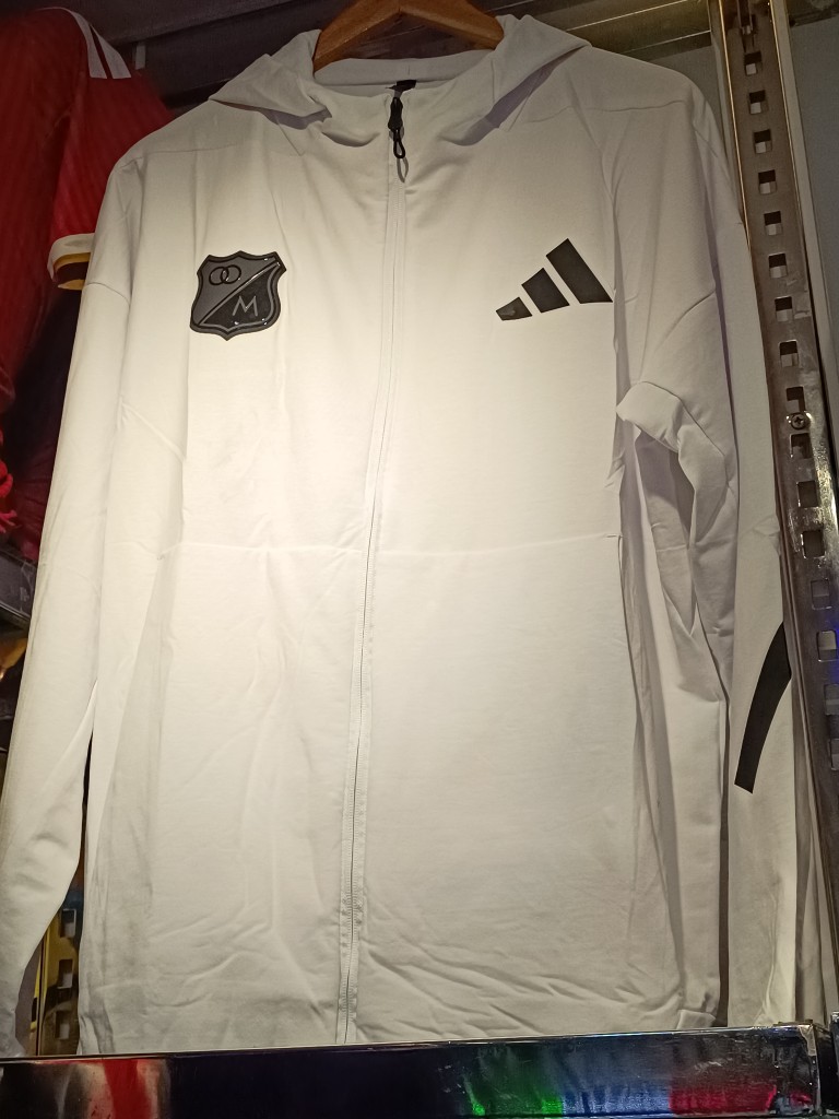 CHaqueta millonarios blanca importada 26/27