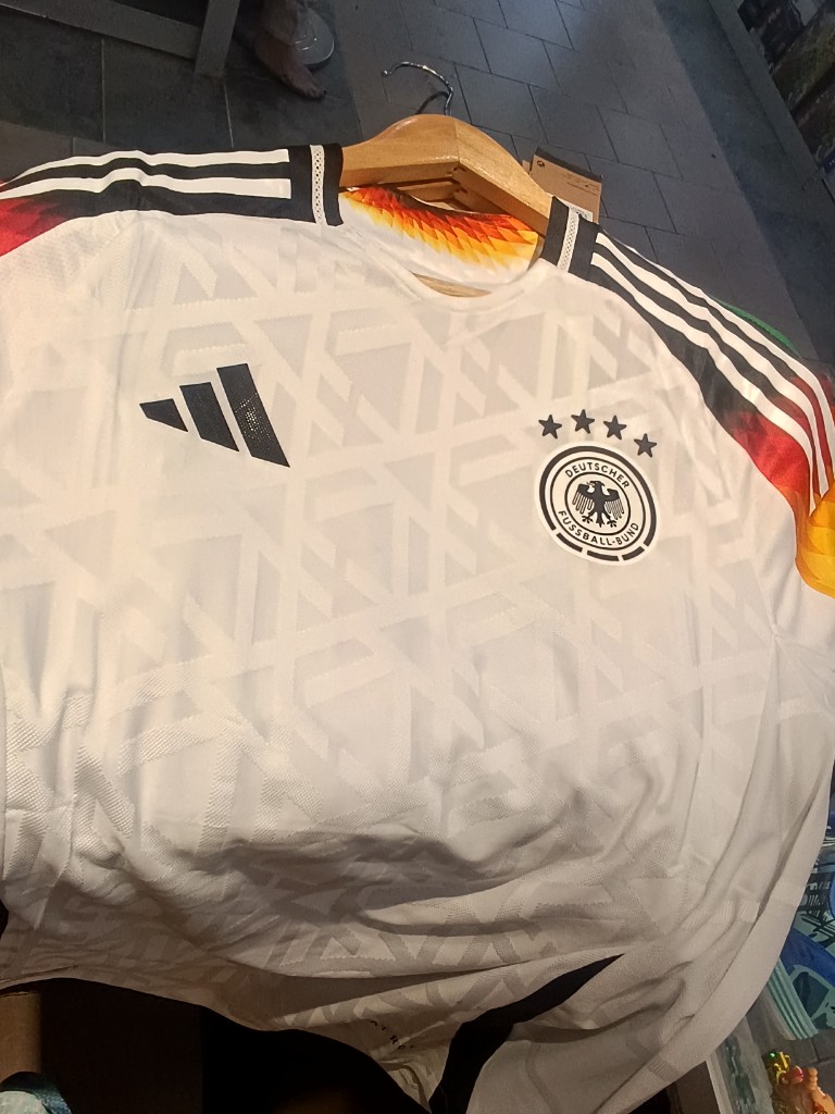Alemania, 2025 blanca manga corta
