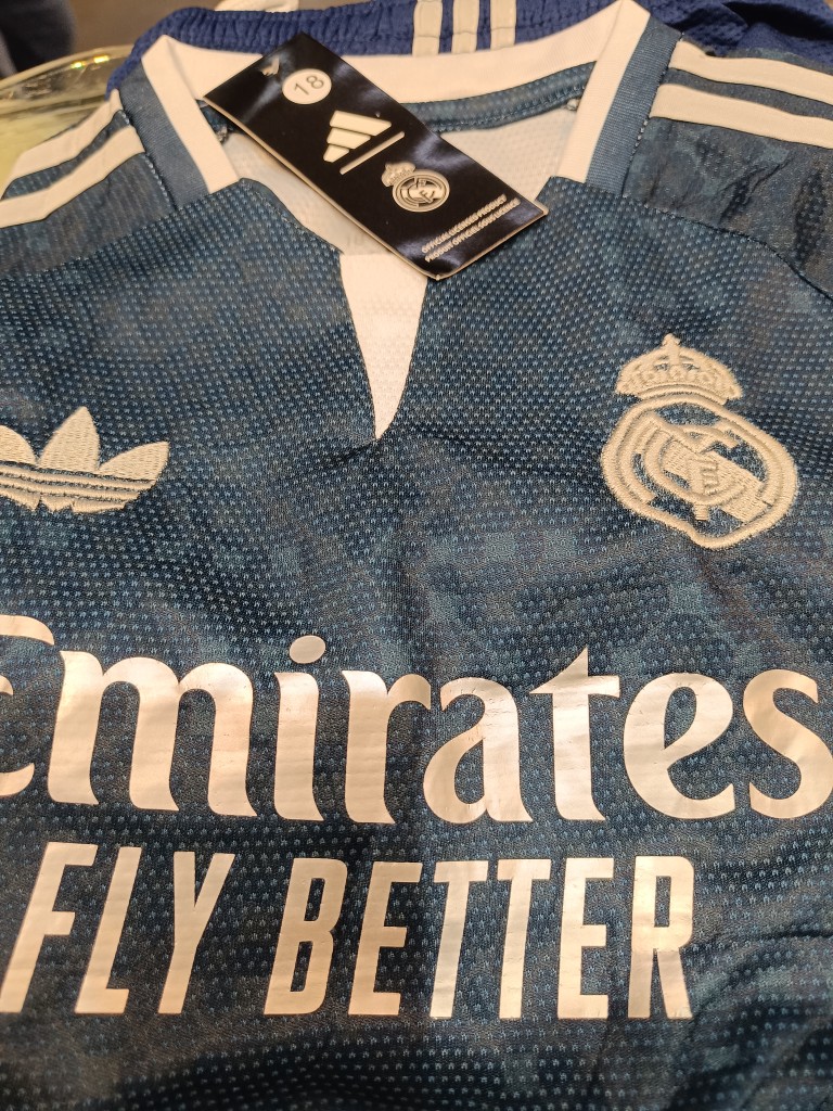 Real Madrid 26-27 3ra equipación