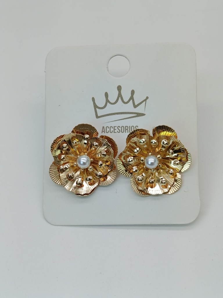 Aretes flor dorado