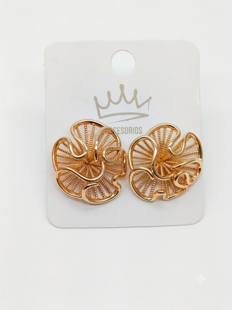 Aretes flor dorada grande