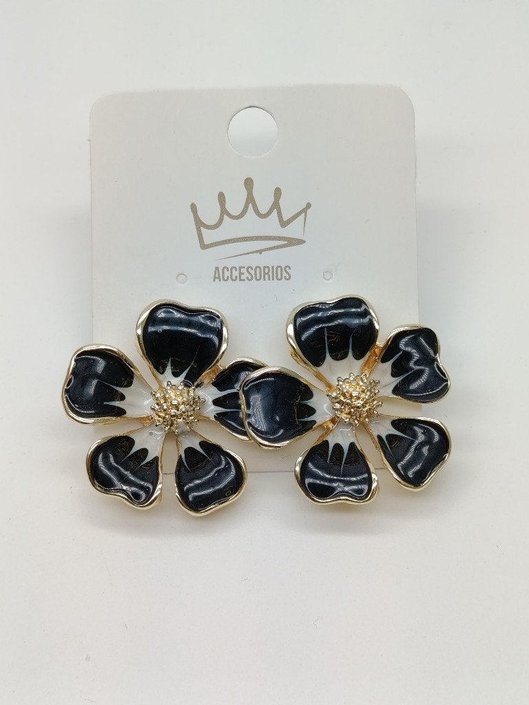 Aretes flor en negro