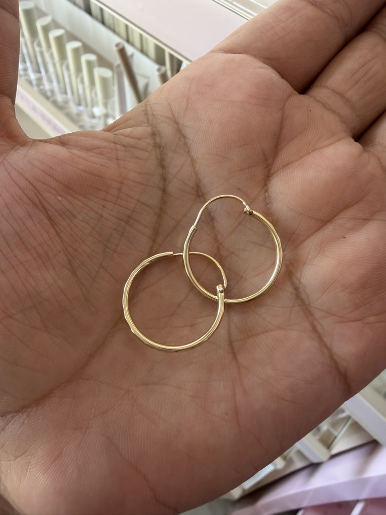 Arracada facetada 2cm oro 10k