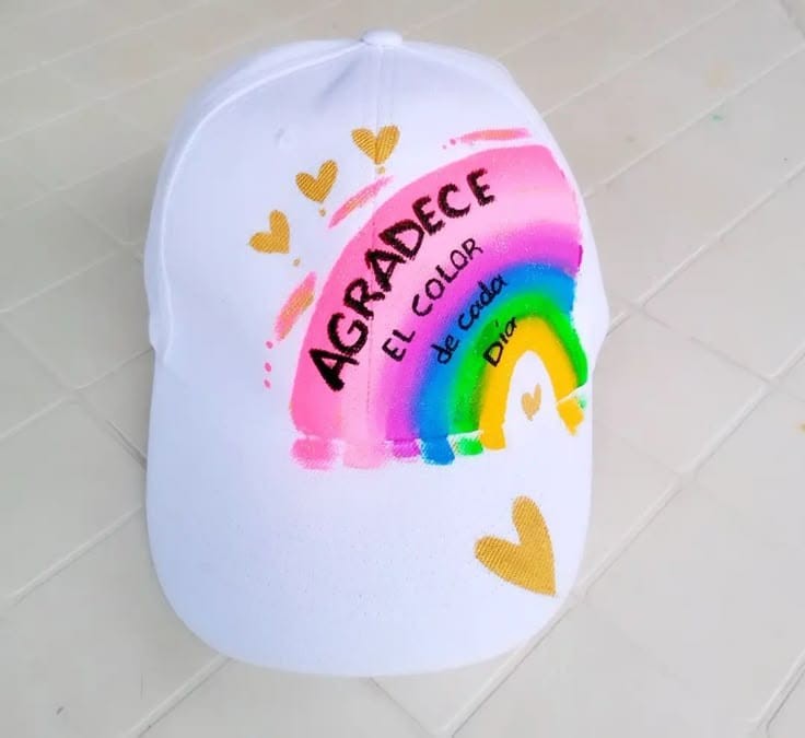 Gorra blanca personalizada con frase religiosa
