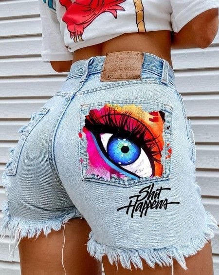Short de mezclilla con parche de ojo y texto