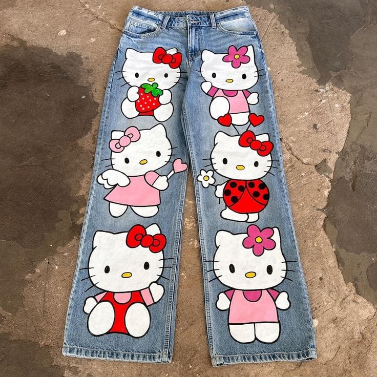 Pantalón jeans azul con estampado Hello Kitty