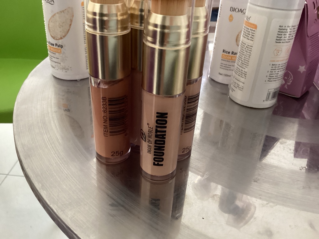 Corrector líquido con brocha imán