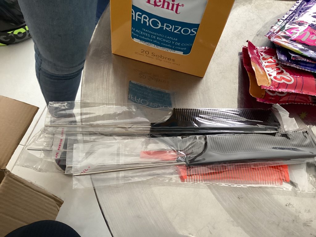 Peineta cola de rton metalica
