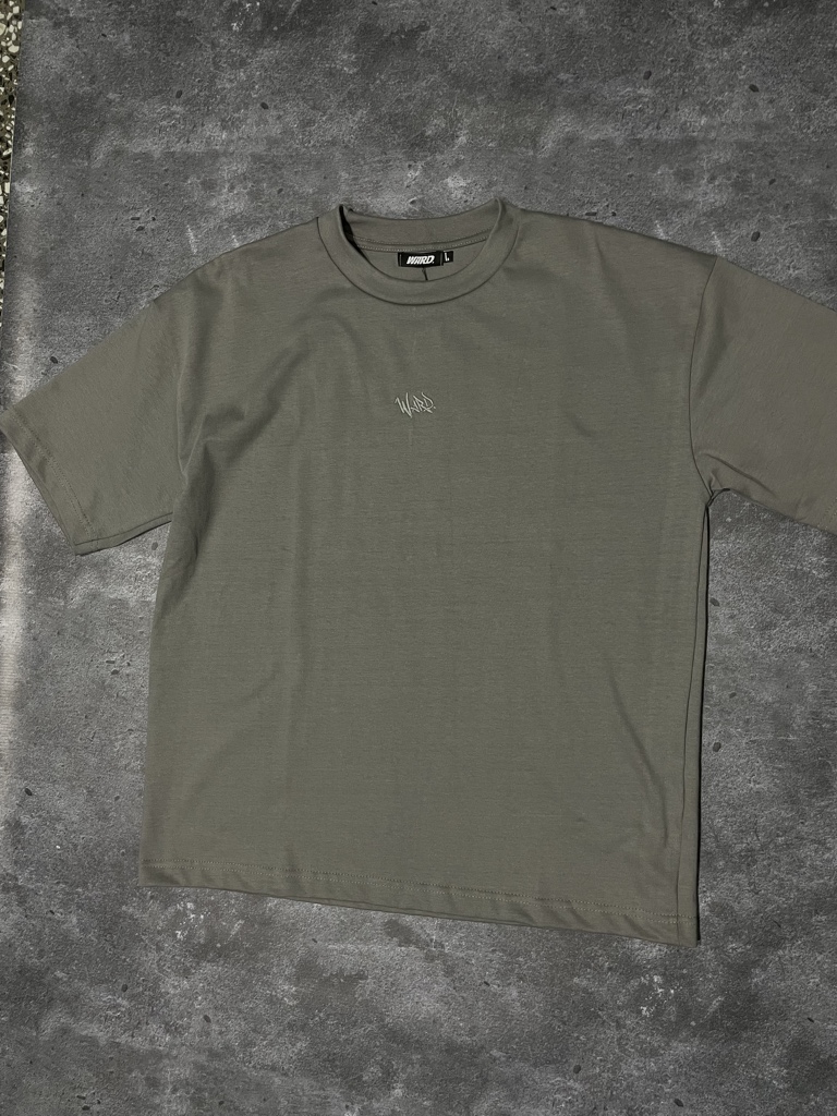 Remera graff gris L