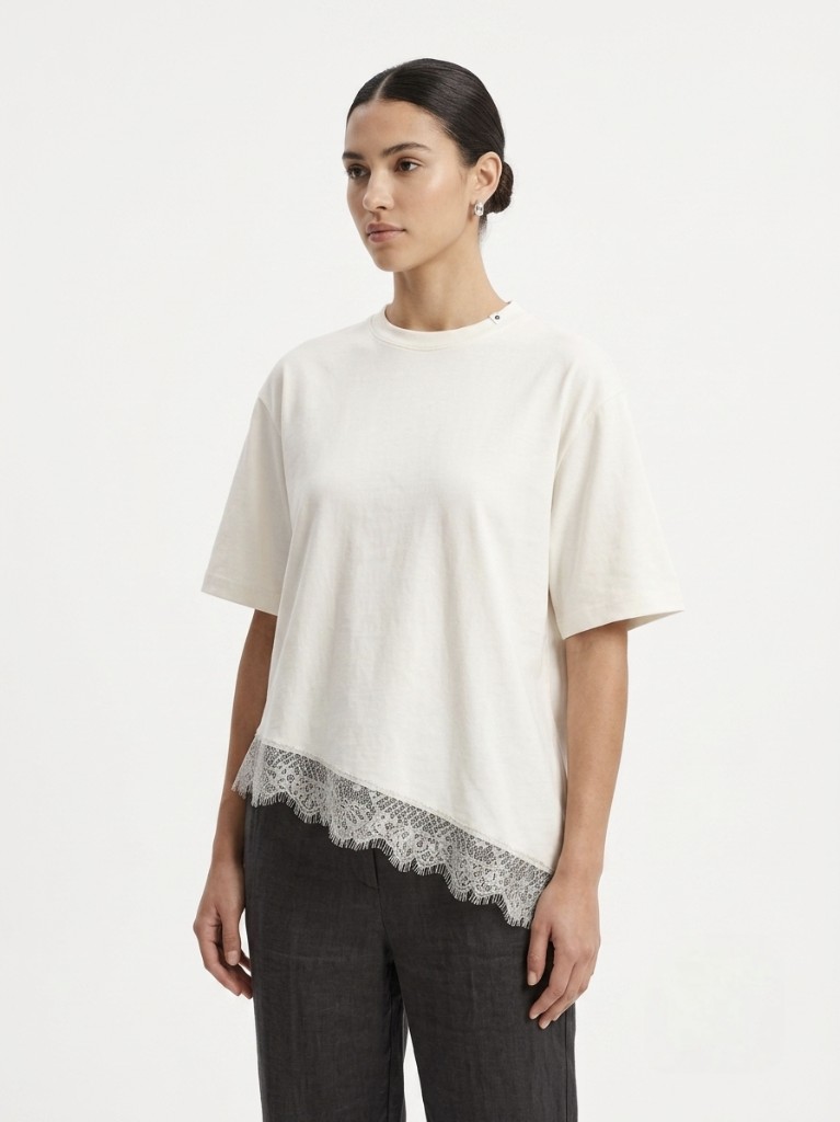 Camiseta asimétrica encaje blanca
