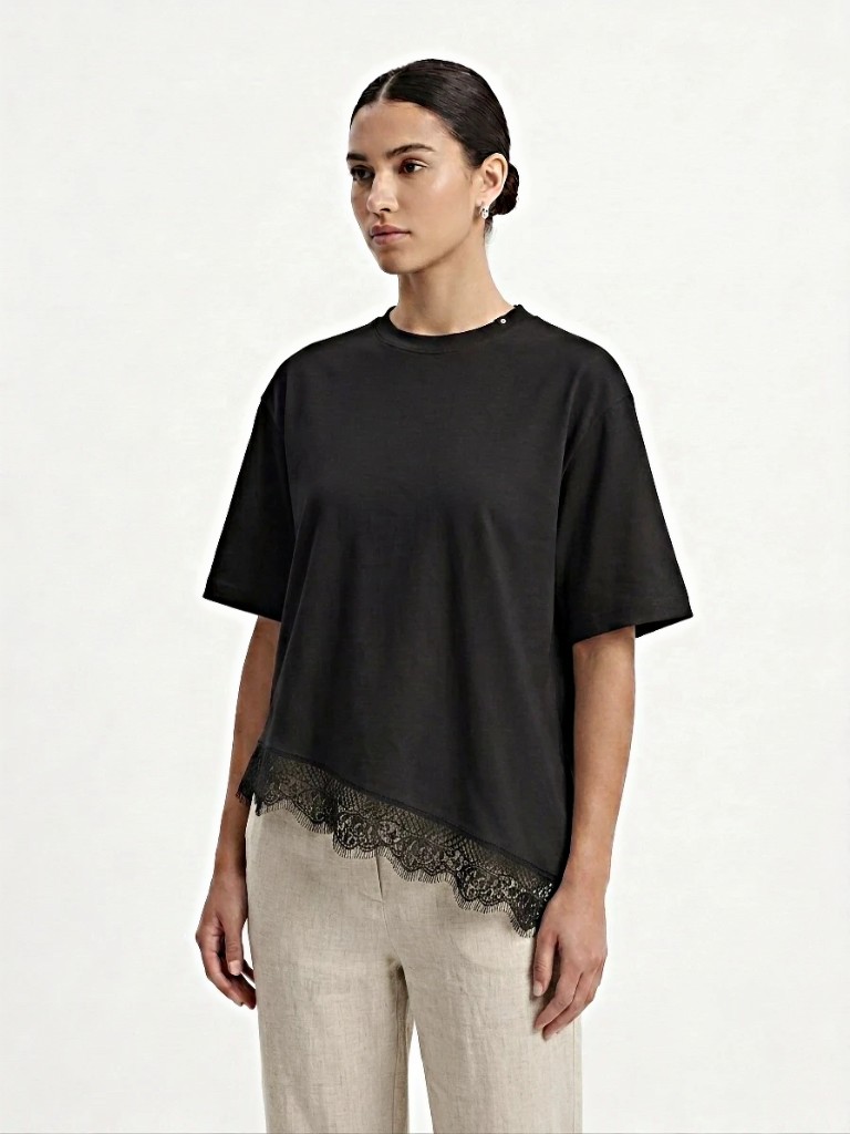 Camiseta asimétrica encaje negra