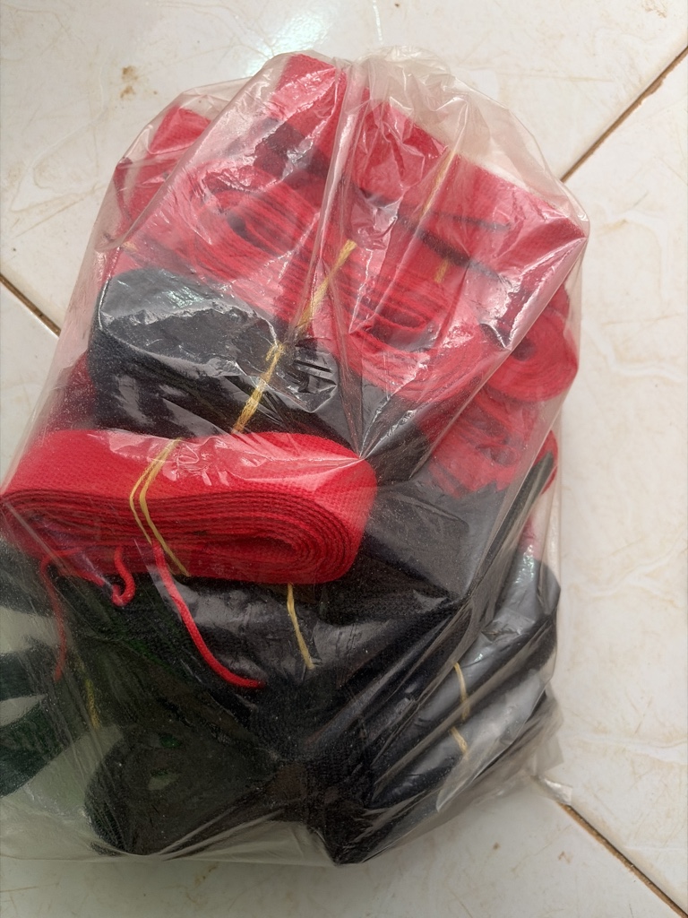 Ponta de Cilha de fita vermelha/preto par