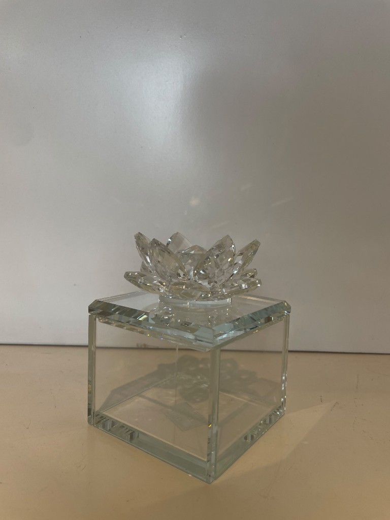 Caja cristalizada transparente flor de loto