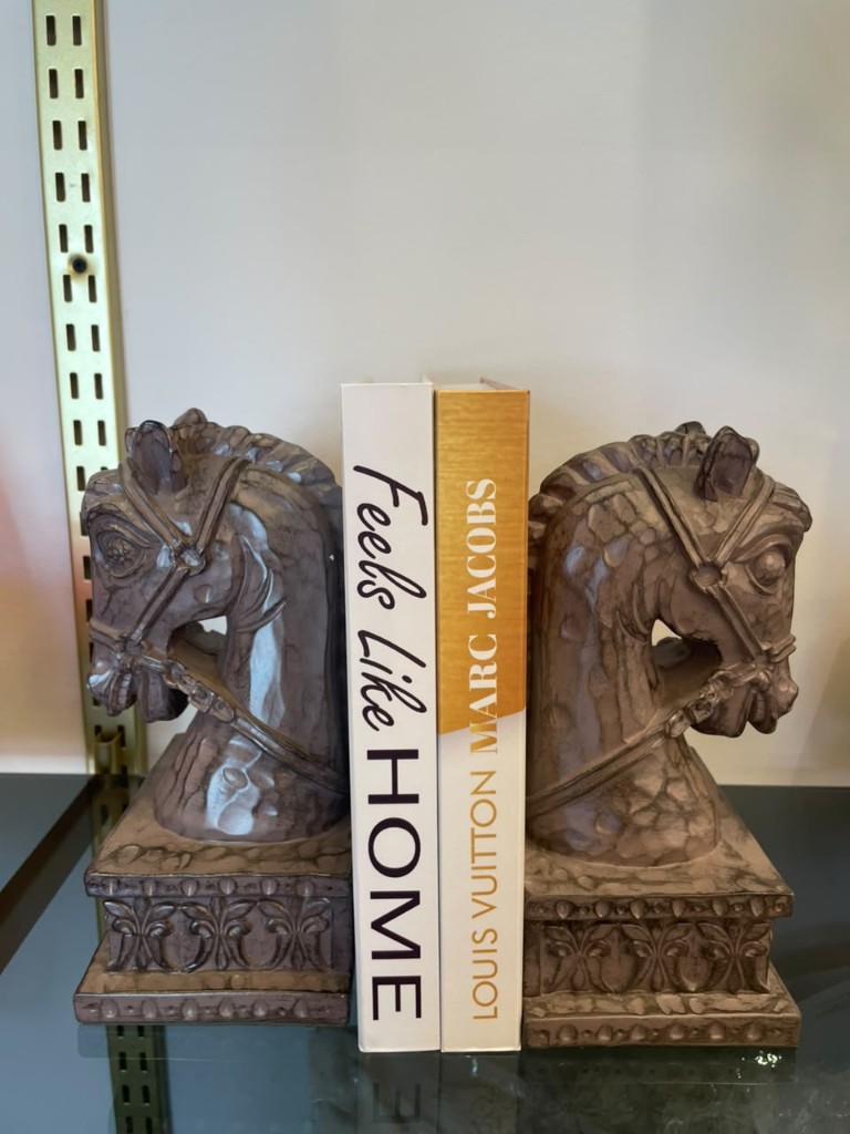Porta libros de caballo