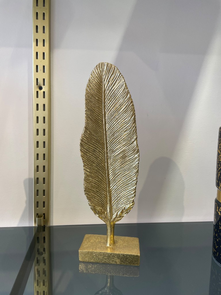 Hoja decorativa dorada
