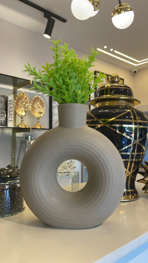 Florero gris circular