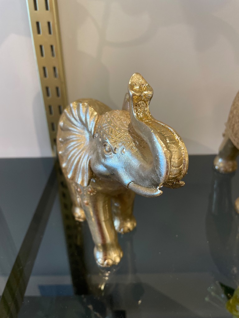 Elefante dorado