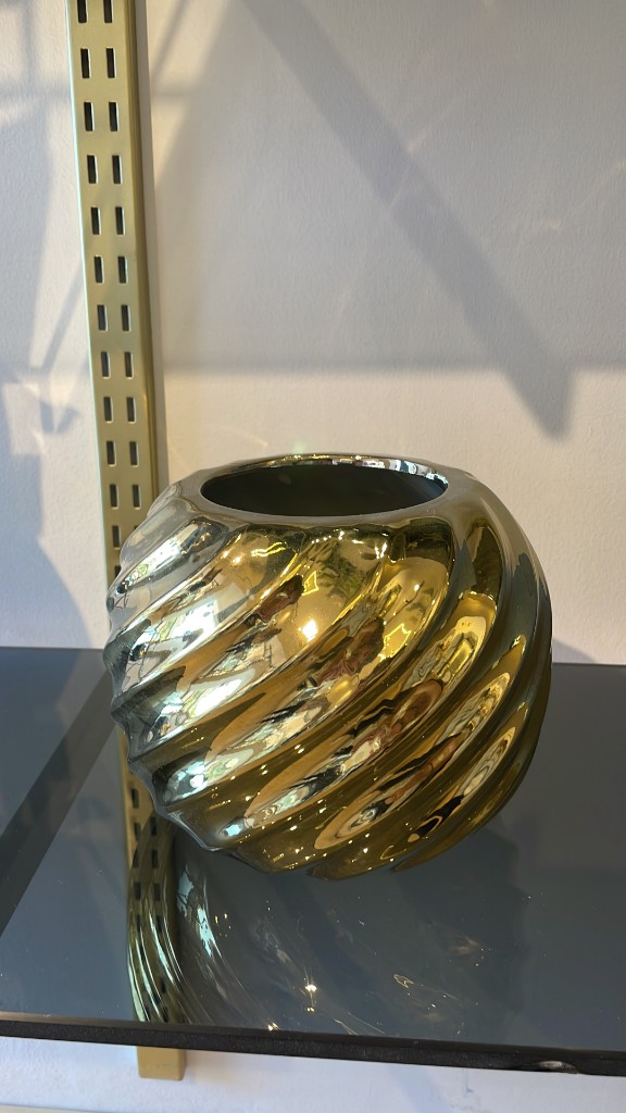 Jarron dorado decorativo
