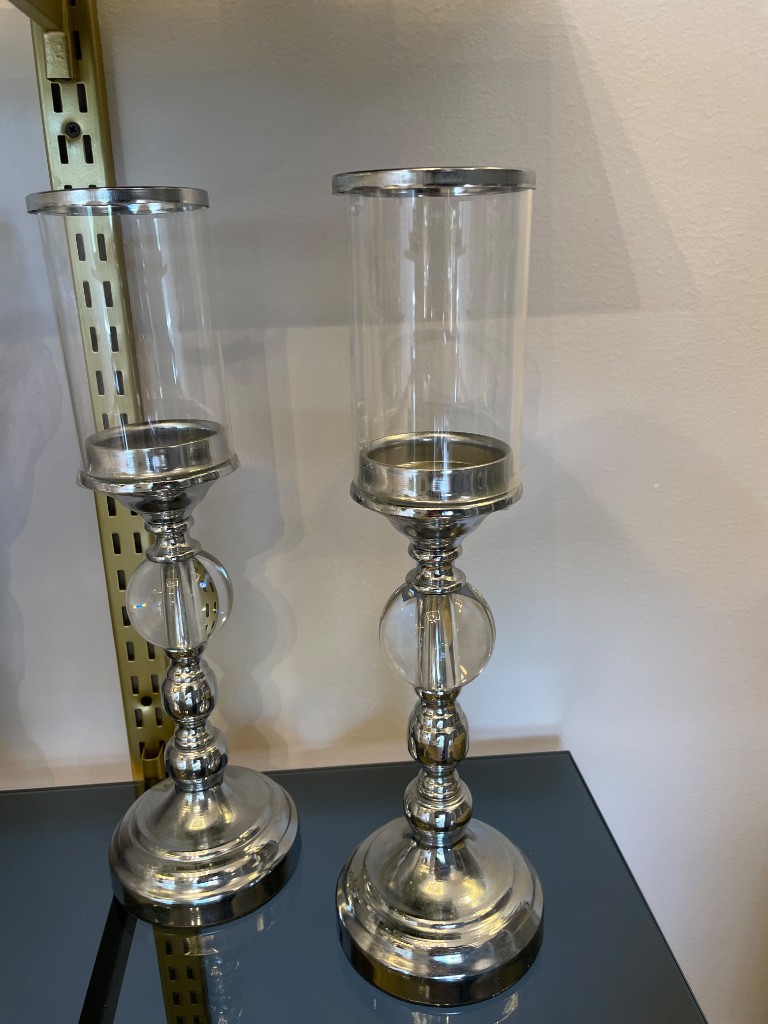 Candelabro plateado redondo cristalizado