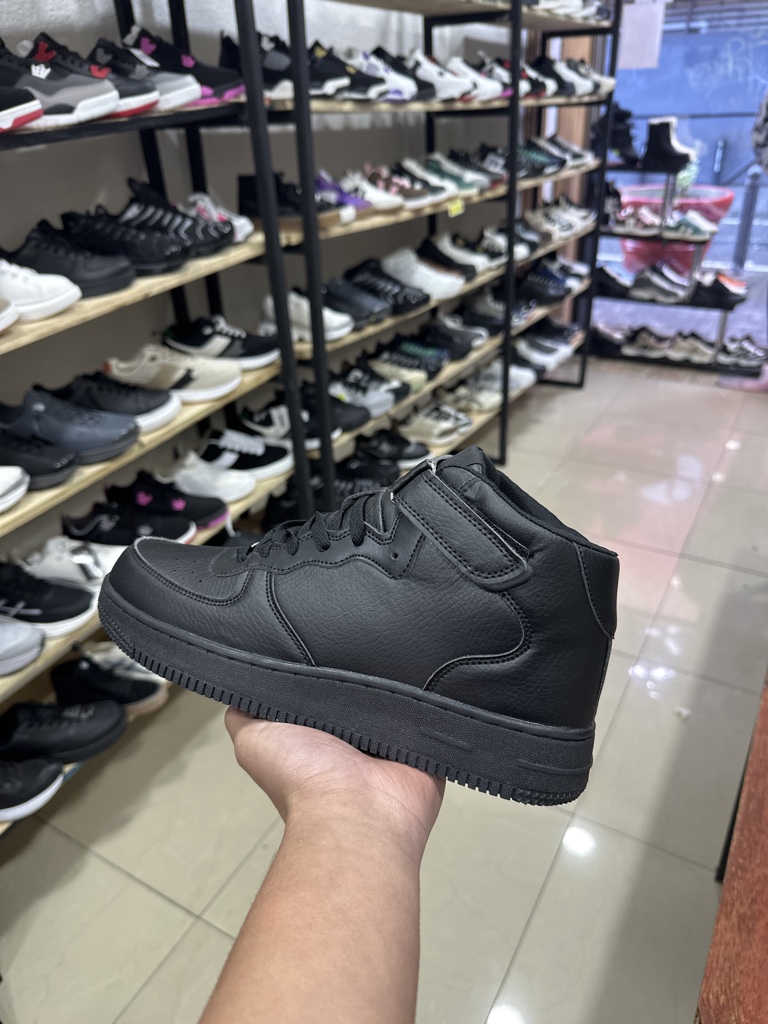 ZAP AF1 NEGRAS BOTI GRAN