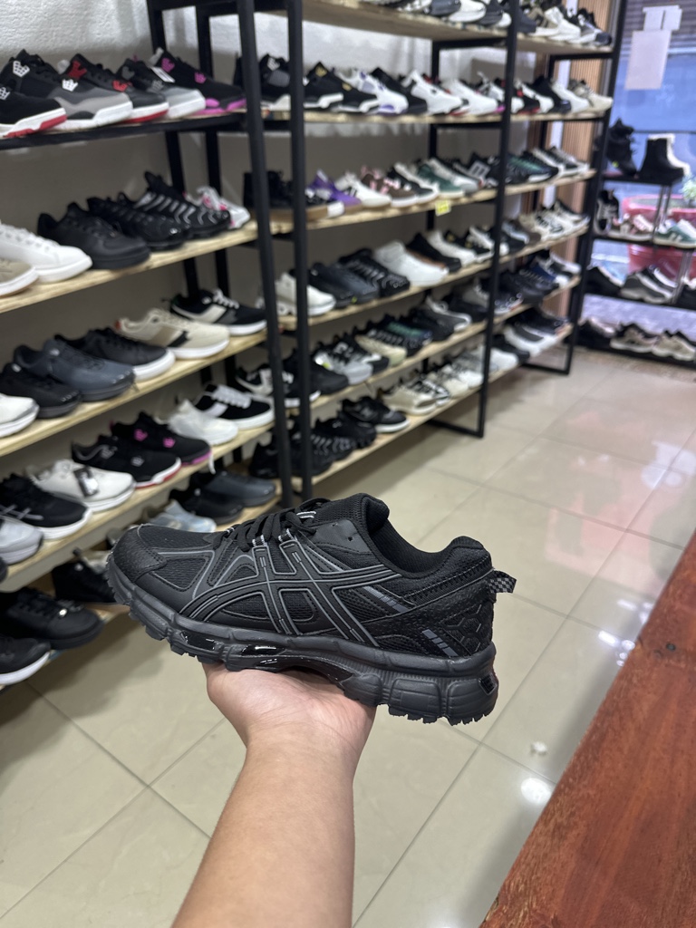 ZAP ASICS NEGRAS