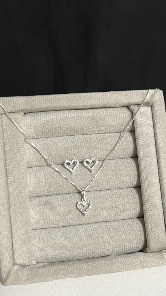 Conjunto coração vazado cravejado