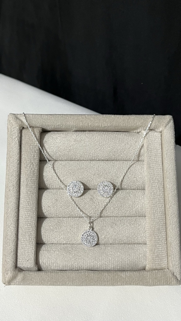 Conjunto redondo cravejado